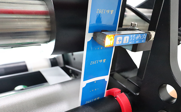 實(shí)時(shí)打印貼標機,貼標機,全自動(dòng)貼標機廠(chǎng)家